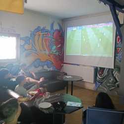 Public Viewing im frisch renovierten Jugendclub des Internats Public Viewing im frisch renovierten Jugendclub des Internats