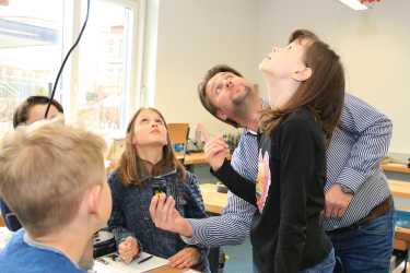 Fünftklässler lernen Strom zu sparen Fünftklässler lernen Strom zu sparen