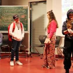 Unterstufen-Theater überzeugt mit Eigenproduktion Unterstufen-Theater überzeugt mit Eigenproduktion