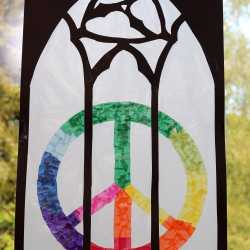 Zinzendorfschulen im Zeichen des Friedens Zinzendorfschulen im Zeichen des Friedens