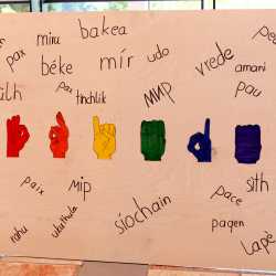 Zinzendorfschulen im Zeichen des Friedens Zinzendorfschulen im Zeichen des Friedens