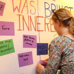 Zinzendorfschulen im Zeichen des Friedens Zinzendorfschulen im Zeichen des Friedens