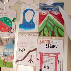 Zinzendorfschulen im Zeichen des Friedens Zinzendorfschulen im Zeichen des Friedens