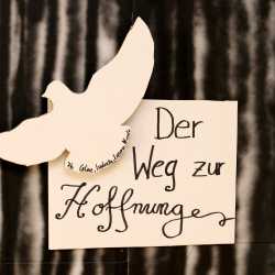 Zinzendorfschulen im Zeichen des Friedens Zinzendorfschulen im Zeichen des Friedens