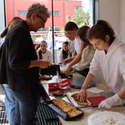 8c unterstützt mit Kuchenverkauf Ärzte ohne Grenzen 8c unterstützt mit Kuchenverkauf Ärzte ohne Grenzen