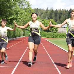 Drei vielversprechende Talente bereichern die Leichtathletik-AG der Zinzendorfschulen Drei vielversprechende Talente bereichern die Leichtathletik-AG der Zinzendorfschulen