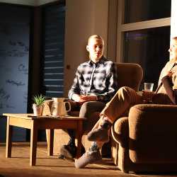 Literatur- und Theaterkurs überzeugt mit spannender Eigenproduktion Literatur- und Theaterkurs überzeugt mit spannender Eigenproduktion