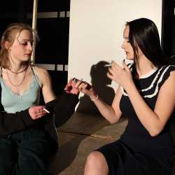 Literatur- und Theaterkurs überzeugt mit spannender Eigenproduktion Literatur- und Theaterkurs überzeugt mit spannender Eigenproduktion