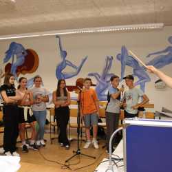 Projekttage bieten bunte Vielfalt beim „Markt der Möglichkeiten“ Projekttage bieten bunte Vielfalt beim „Markt der Möglichkeiten“