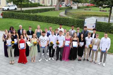 Mittlere Reife: Etappenziel auf dem Weg in die Zukunft Mittlere Reife: Etappenziel auf dem Weg in die Zukunft