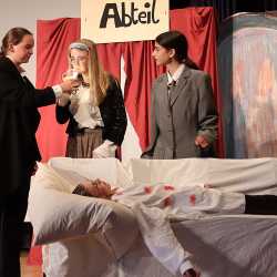 „Mord im Orient-Express“ – Spannung, Talent und Leidenschaft auf der Bühne „Mord im Orient-Express“ – Spannung, Talent und Leidenschaft auf der Bühne