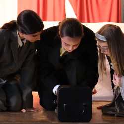 „Mord im Orient-Express“ – Spannung, Talent und Leidenschaft auf der Bühne „Mord im Orient-Express“ – Spannung, Talent und Leidenschaft auf der Bühne