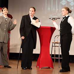 „Mord im Orient-Express“ – Spannung, Talent und Leidenschaft auf der Bühne „Mord im Orient-Express“ – Spannung, Talent und Leidenschaft auf der Bühne