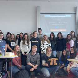 Pi-Tag mit Videos, Spielen und Kuchen Pi-Tag mit Videos, Spielen und Kuchen