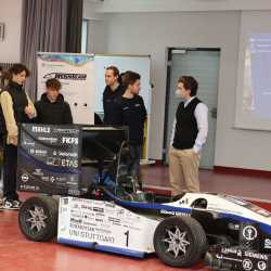 Boxenstopp im HKG Boxenstopp im HKG