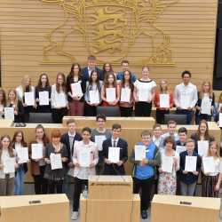 Katharina Hattler aus 8b gewinnt beim Landtags-Wettbewerb Katharina Hattler aus 8b gewinnt beim Landtags-Wettbewerb