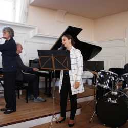 Freudiges Wiedersehen und neue Gesichter beim Start ins neue Schuljahr Freudiges Wiedersehen und neue Gesichter beim Start ins neue Schuljahr