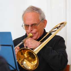 Frühlingskonzert mit bunter Vielfalt verschiedener Stilrichtungen Frühlingskonzert mit bunter Vielfalt verschiedener Stilrichtungen