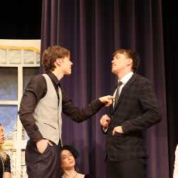 „Mörderische Séance“: Ein spannendes Kammerspiel voller Überraschungen und Humor „Mörderische Séance“: Ein spannendes Kammerspiel voller Überraschungen und Humor