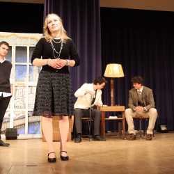 „Mörderische Séance“: Ein spannendes Kammerspiel voller Überraschungen und Humor „Mörderische Séance“: Ein spannendes Kammerspiel voller Überraschungen und Humor