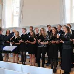 Chöre und Blasorchester in Bestform beim Schulkonzert (mit Film!) Chöre und Blasorchester in Bestform beim Schulkonzert (mit Film!)