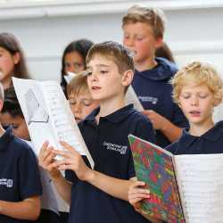 Chöre und Blasorchester in Bestform beim Schulkonzert (mit Film!) Chöre und Blasorchester in Bestform beim Schulkonzert (mit Film!)