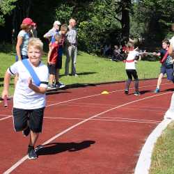 Sportfest der Klassen 5-8 bei schönstem Wetter Sportfest der Klassen 5-8 bei schönstem Wetter