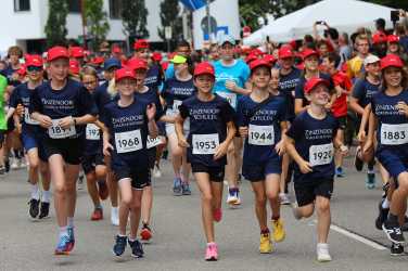 Stadtlauf Villingen: Fünf Zinzendorf-Sportler*innen schaffen jeweils 12 Runden Stadtlauf Villingen: Fünf Zinzendorf-Sportler*innen schaffen jeweils 12 Runden