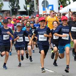 Stadtlauf Villingen: Fünf Zinzendorf-Sportler*innen schaffen jeweils 12 Runden Stadtlauf Villingen: Fünf Zinzendorf-Sportler*innen schaffen jeweils 12 Runden