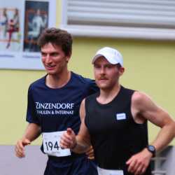 Stadtlauf Villingen: Fünf Zinzendorf-Sportler*innen schaffen jeweils 12 Runden Stadtlauf Villingen: Fünf Zinzendorf-Sportler*innen schaffen jeweils 12 Runden
