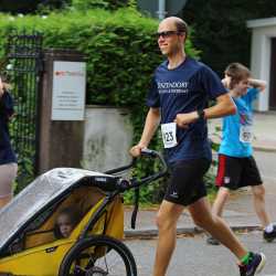 Stadtlauf Villingen: Fünf Zinzendorf-Sportler*innen schaffen jeweils 12 Runden Stadtlauf Villingen: Fünf Zinzendorf-Sportler*innen schaffen jeweils 12 Runden