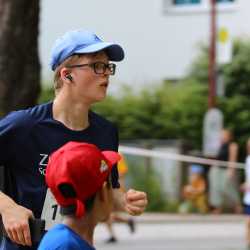 Stadtlauf Villingen: Fünf Zinzendorf-Sportler*innen schaffen jeweils 12 Runden Stadtlauf Villingen: Fünf Zinzendorf-Sportler*innen schaffen jeweils 12 Runden