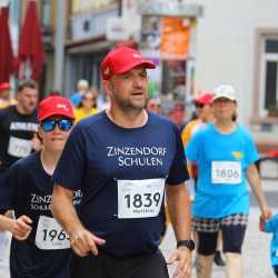 Stadtlauf Villingen: Fünf Zinzendorf-Sportler*innen schaffen jeweils 12 Runden Stadtlauf Villingen: Fünf Zinzendorf-Sportler*innen schaffen jeweils 12 Runden