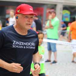 Stadtlauf Villingen: Fünf Zinzendorf-Sportler*innen schaffen jeweils 12 Runden Stadtlauf Villingen: Fünf Zinzendorf-Sportler*innen schaffen jeweils 12 Runden