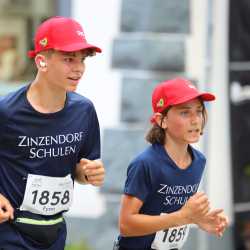 Stadtlauf Villingen: Fünf Zinzendorf-Sportler*innen schaffen jeweils 12 Runden Stadtlauf Villingen: Fünf Zinzendorf-Sportler*innen schaffen jeweils 12 Runden