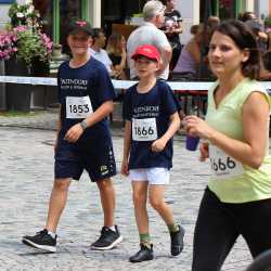Stadtlauf Villingen: Fünf Zinzendorf-Sportler*innen schaffen jeweils 12 Runden Stadtlauf Villingen: Fünf Zinzendorf-Sportler*innen schaffen jeweils 12 Runden