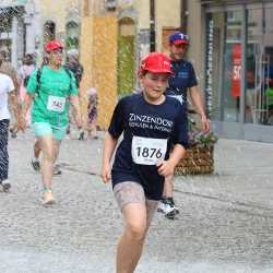 Stadtlauf Villingen: Fünf Zinzendorf-Sportler*innen schaffen jeweils 12 Runden Stadtlauf Villingen: Fünf Zinzendorf-Sportler*innen schaffen jeweils 12 Runden