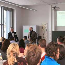 Ein Haus mit vielen Zimmern Ein Haus mit vielen Zimmern