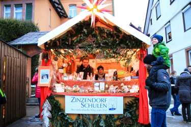 Stand am Weihnachtsmarkt ein toller Erfolg Stand am Weihnachtsmarkt ein toller Erfolg