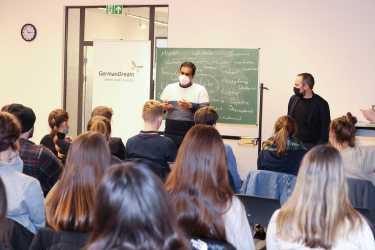 Wertebotschafter vermitteln den Glauben an das eigene Potenzial Wertebotschafter vermitteln den Glauben an das eigene Potenzial