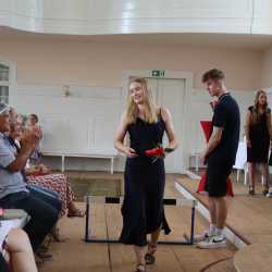 Fachschülerinnen und -schüler haben viele Hürden gemeistert und den schulischen Teil ihrer Ausbildung beendet Fachschülerinnen und -schüler haben viele Hürden gemeistert und den schulischen Teil ihrer Ausbildung beendet