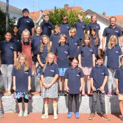 Ellenbogen-Check und Schokolade zur Begrüßung Ellenbogen-Check und Schokolade zur Begrüßung