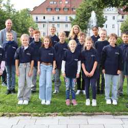 Herzlich Willkommen den neuen Fünftklässlerinnen und Fünftklässlern 2025 Herzlich Willkommen den neuen Fünftklässlerinnen und Fünftklässlern 2025