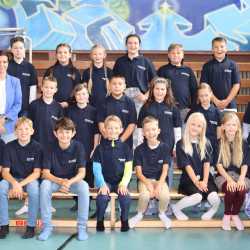 Herzlich Willkommen den neuen Fünftklässlerinnen und Fünftklässlern Herzlich Willkommen den neuen Fünftklässlerinnen und Fünftklässlern