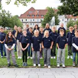 Herzlich Willkommen den neuen Fünftklässlerinnen und Fünftklässlern 2025 Herzlich Willkommen den neuen Fünftklässlerinnen und Fünftklässlern 2025