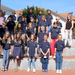 Ellenbogen-Check und Schokolade zur Begrüßung Ellenbogen-Check und Schokolade zur Begrüßung