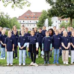 Herzlich Willkommen den neuen Fünftklässlerinnen und Fünftklässlern 2025 Herzlich Willkommen den neuen Fünftklässlerinnen und Fünftklässlern 2025