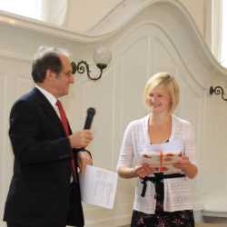 Alle 121 Abiturienten der Zinzendorfschulen haben bestanden Alle 121 Abiturienten der Zinzendorfschulen haben bestanden