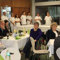 215 Jahre für die Zinzendorfschulen - Schulleitung ehrt langjährige Mitarbeiter 215 Jahre für die Zinzendorfschulen - Schulleitung ehrt langjährige Mitarbeiter