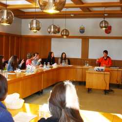 Realschüler spielen Gemeinderatssitzung durch Realschüler spielen Gemeinderatssitzung durch